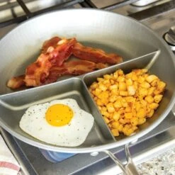 Nordic Ware 3-in-1 Pan ø 29 Cm Aluminium Met Anti-aanbaklaag -Nordic Ware 14621 divided skillet breakfast 780x780 07