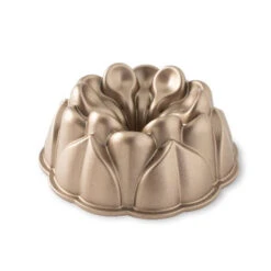 Tulband Bakvorm "Magnolia Bundt Pan" - Nordic Ware Spring & Summer Toffee